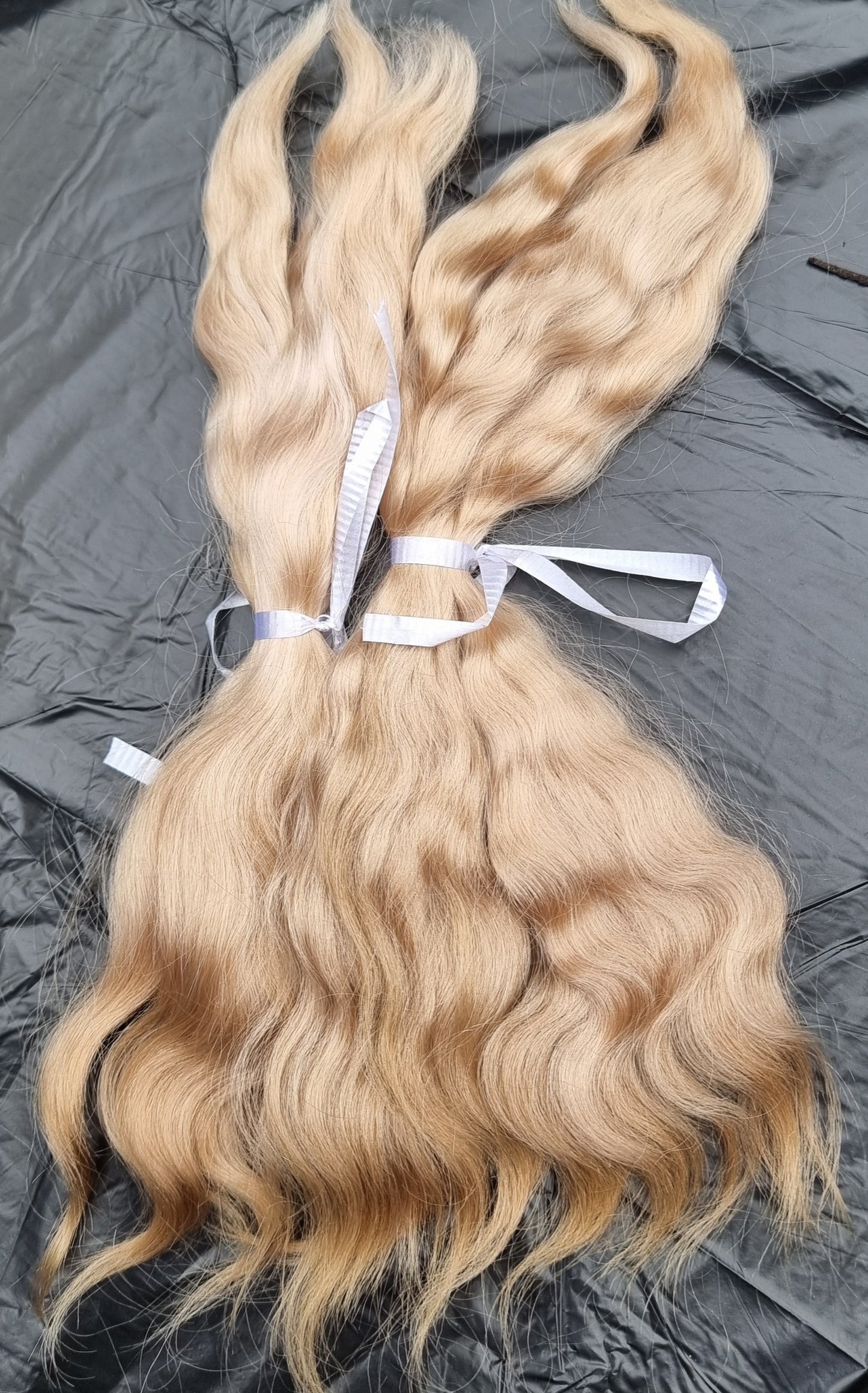 Slight wave Golden blonde