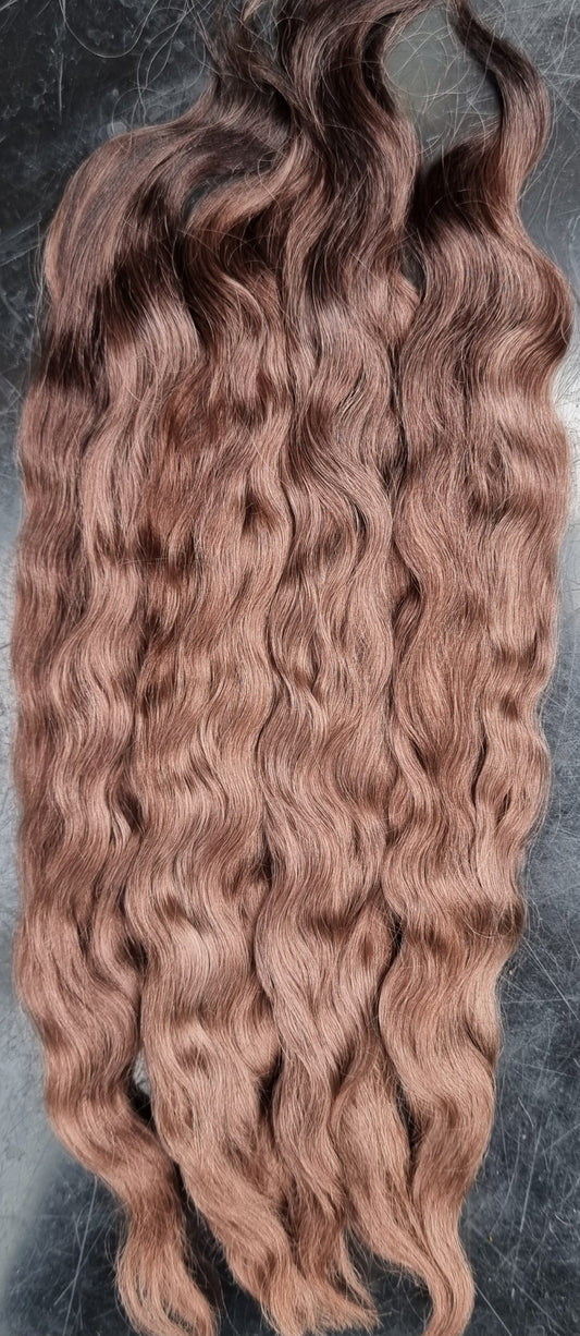 Slighty wavy light chocolate brown