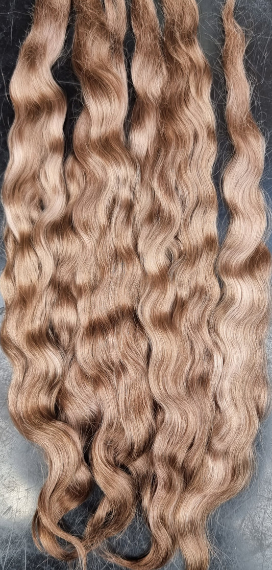 Slightly wavy light Baby brown