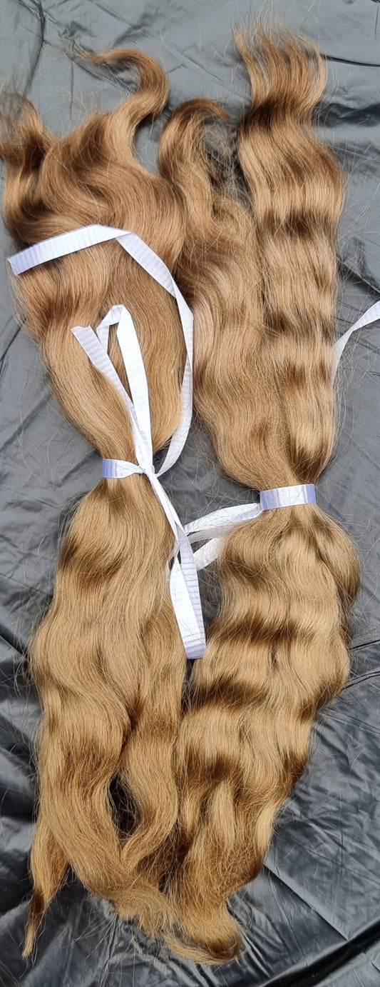 Wavy/slightly wavy light golden brown